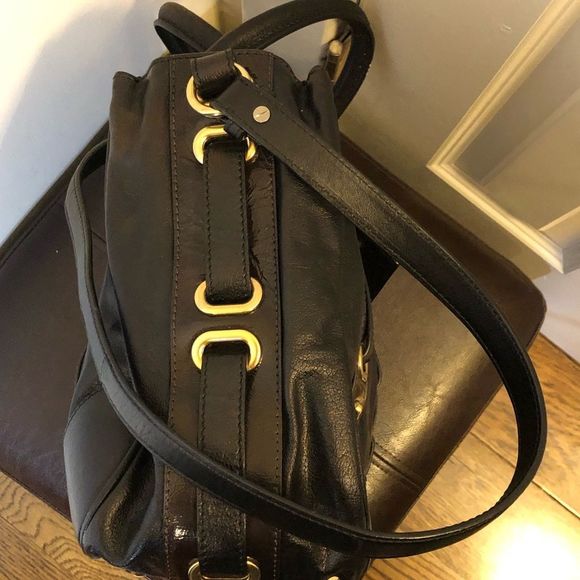 MARC JACOBS Black Italian Leather Gold Grommet Accent Top Handle Crossbody Bag - Picture 5 of 16